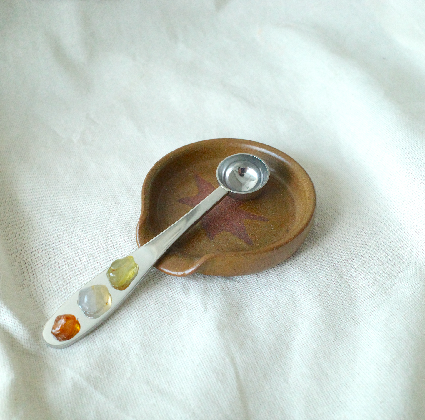Matcha spoon rest in Raw Umber