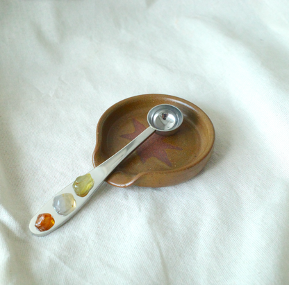 Matcha spoon rest in Raw Umber