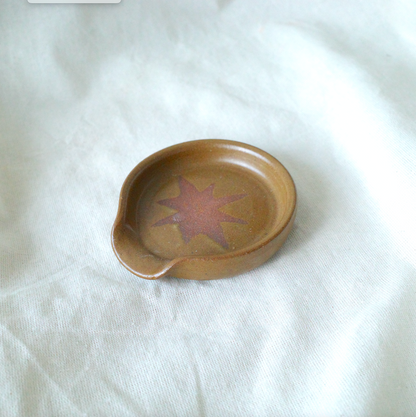 Matcha spoon rest in Raw Umber